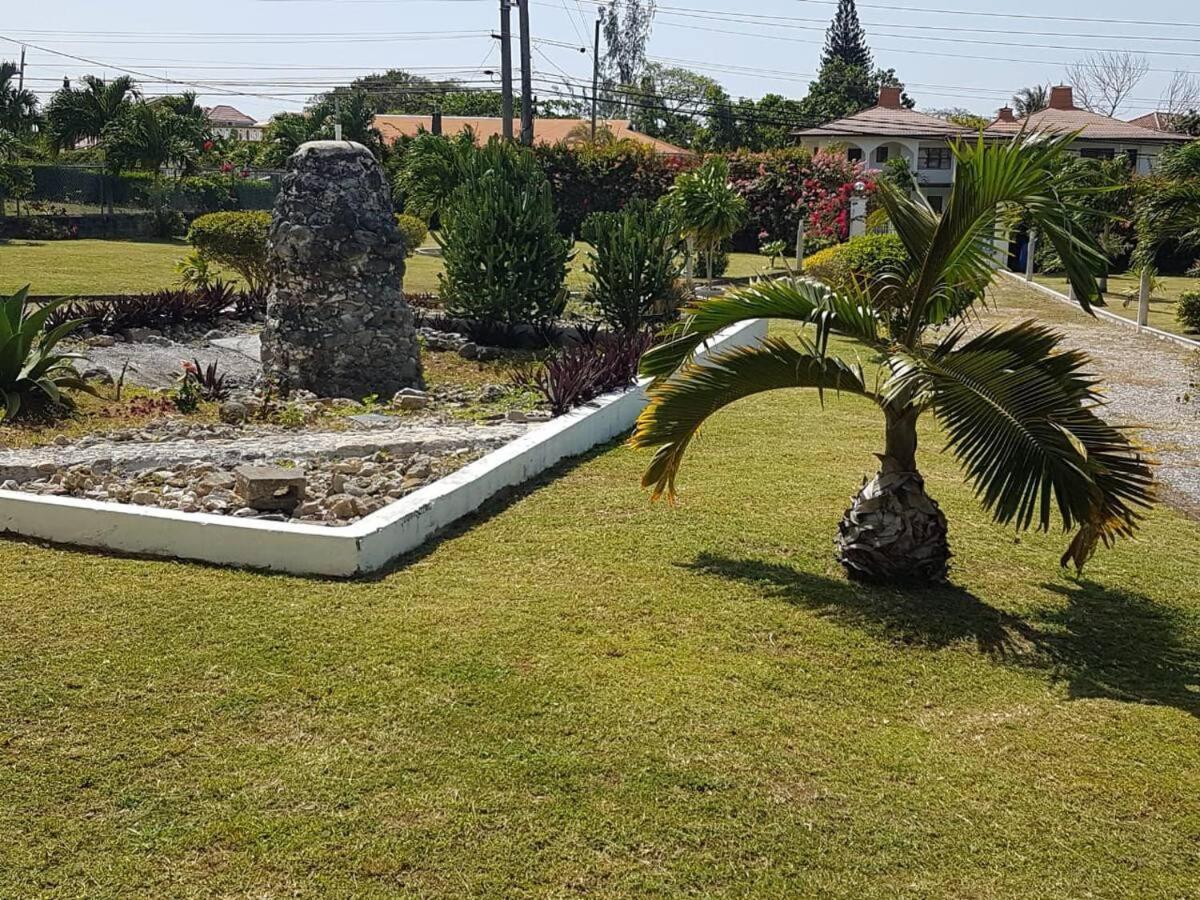 Ancella'S Garden Apartment-Beach-5Min Drive, 1 Hr Montego Bay, 25 Mins Ocho Rios, Continental Breakfast Runaway Bay Esterno foto