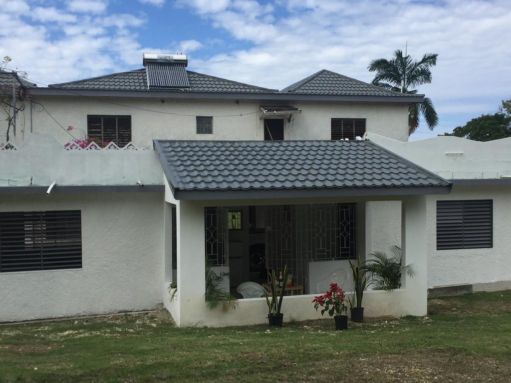 Ancella'S Garden Apartment-Beach-5Min Drive, 1 Hr Montego Bay, 25 Mins Ocho Rios, Continental Breakfast Runaway Bay Esterno foto